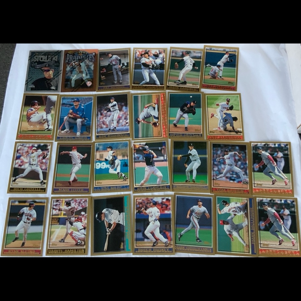 Bundle of Baseball Cards Lot 330